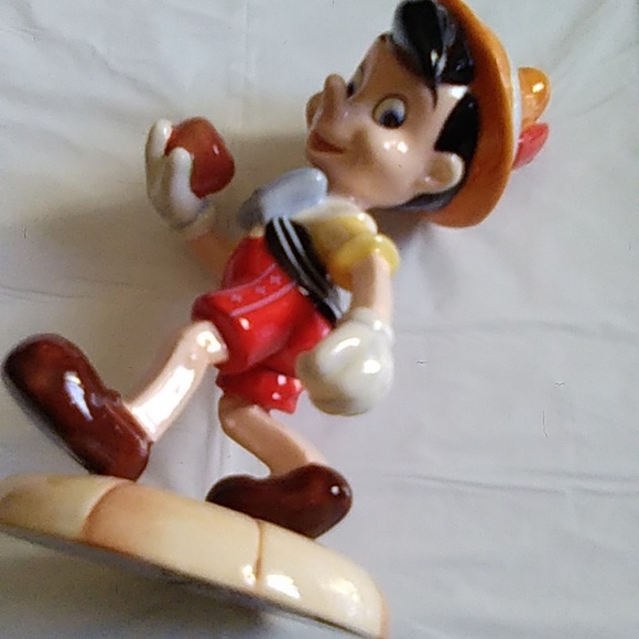 Walt Disney's Royal Dolton Porcelain Pinocchio - Picture 6 of 13